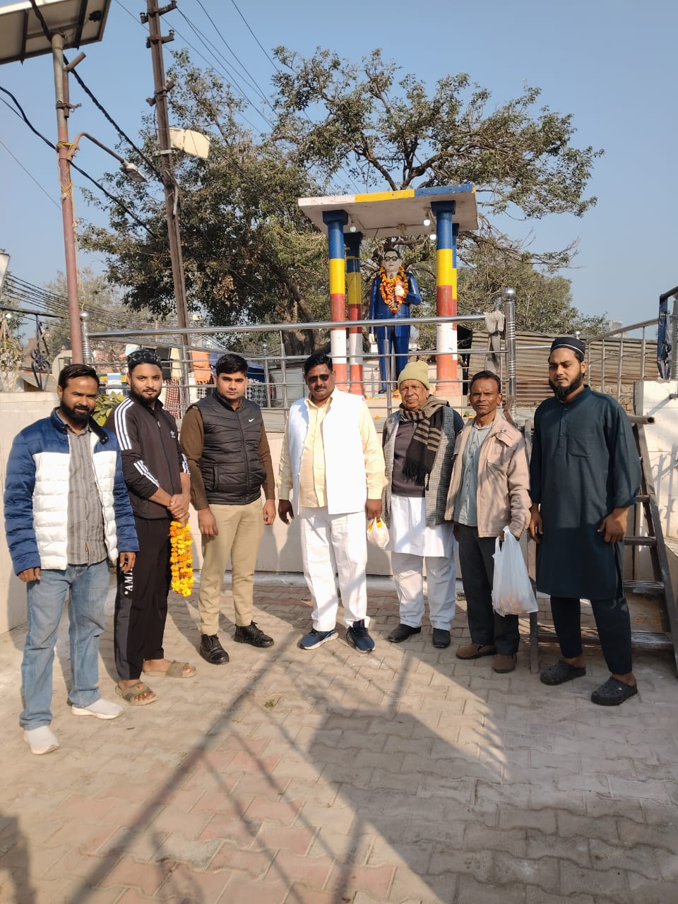 बाबा साहब के परिनिर्वाण दिवस के अवसर पर पुष्पांजलि अर्पित की