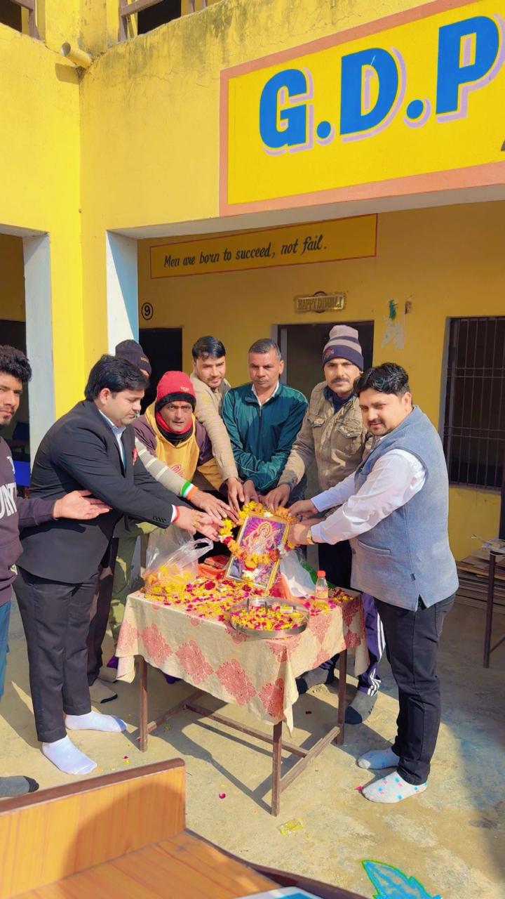 ओलिना ग्राम प्रधान कुलदीप कुमार ने शान से फहराया तिरंगा