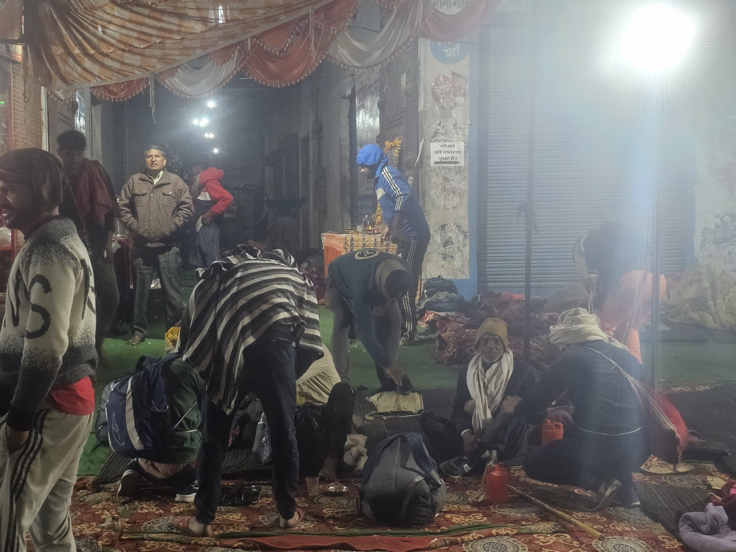 शिवरात्रि की पूर्व संध्या पर केसरिया हुआ स्याना-औरंगाबाद हाईवे; सेवा शिविरों में उमड़ी शिवभक्तों की भीड़l