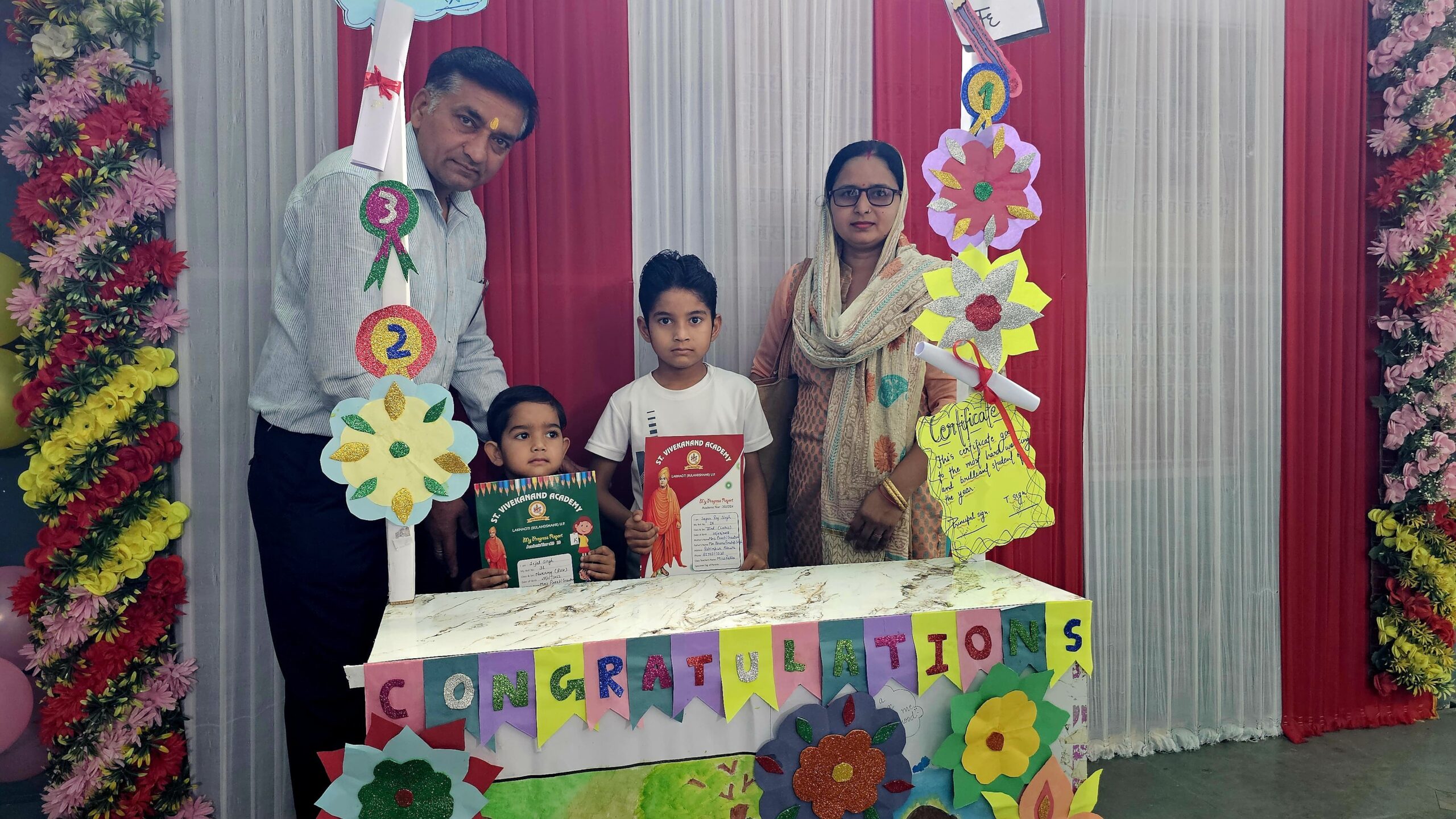 संत विवेकानंद एकेडमी में परीक्षाफल वितरण समारोह: