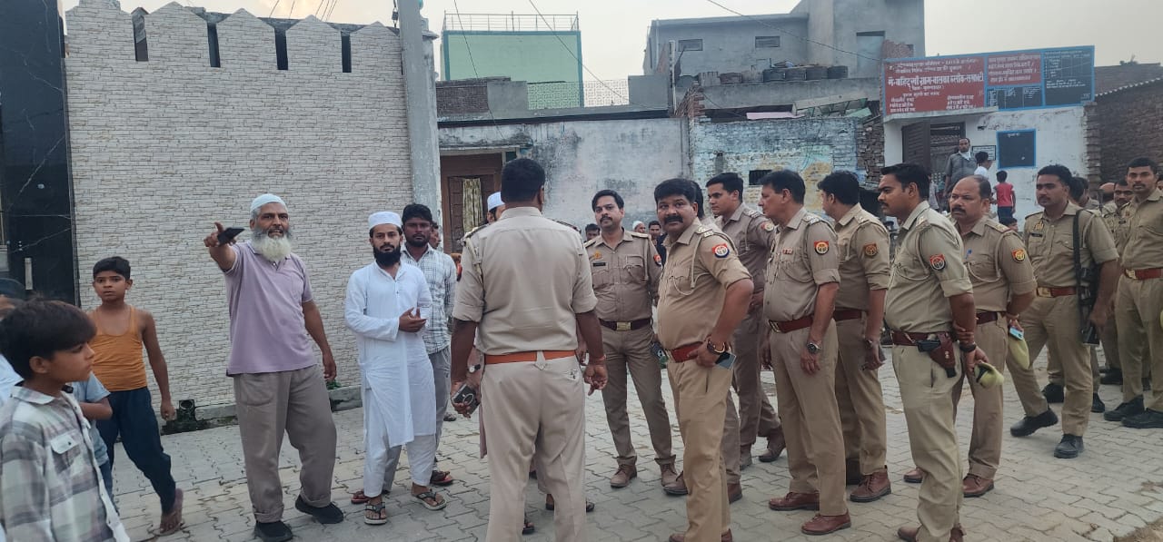 ईद-उल-अजहा को लेकर औरंगाबाद पुलिस अलर्ट, थाना प्रभारी ने भारी फोर्स के साथ किया फ्लैग मार्च